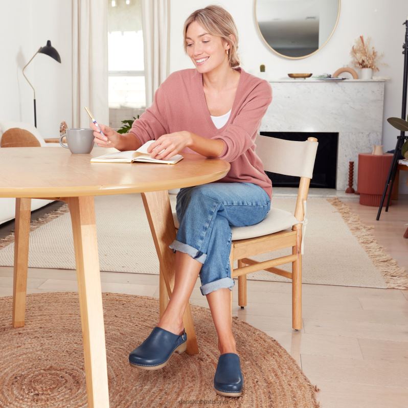 muly a návleky Dansko 2ZJPL167 bobule ženy námorníctvo leštené plné zrno